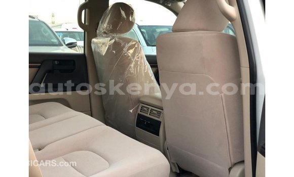 Buy Import Toyota Land Cruiser White Car in Import - Dubai in Central Kenya Buy Import Toyota Land Cruiser White Car in Import - Dubai in Central Kenya