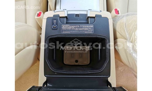 Imported Toyota Land Cruiser White Makiinaa iti Import - Dubai keessatti Central Kenya keessatti Imported Toyota Land Cruiser White Makiinaa iti Import - Dubai keessatti Central Kenya keessatti