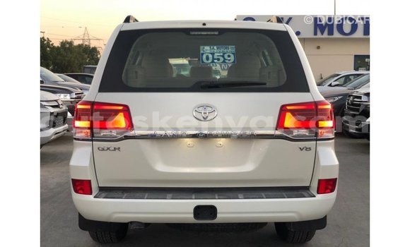 Imported Toyota Land Cruiser White Makiinaa iti Import - Dubai keessatti Central Kenya keessatti Imported Toyota Land Cruiser White Makiinaa iti Import - Dubai keessatti Central Kenya keessatti