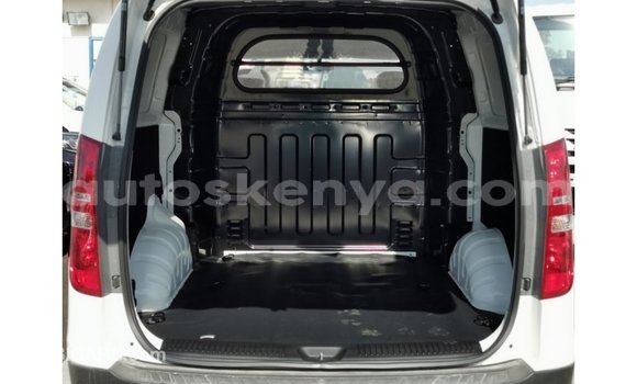 Buy Import Hyundai Chorus White Truck in Import - Dubai in Central Kenya Buy Import Hyundai Chorus White Truck in Import - Dubai in Central Kenya