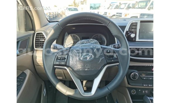 Imported Hyundai Tucson White Makiinaa iti Import - Dubai keessatti Central Kenya keessatti Imported Hyundai Tucson White Makiinaa iti Import - Dubai keessatti Central Kenya keessatti