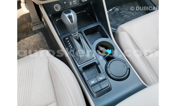 Imported Hyundai Tucson White Makiinaa iti Import - Dubai keessatti Central Kenya keessatti Imported Hyundai Tucson White Makiinaa iti Import - Dubai keessatti Central Kenya keessatti