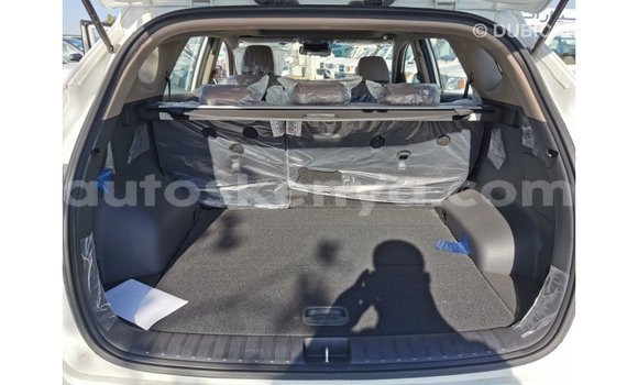 Imported Hyundai Tucson White Makiinaa iti Import - Dubai keessatti Central Kenya keessatti Imported Hyundai Tucson White Makiinaa iti Import - Dubai keessatti Central Kenya keessatti