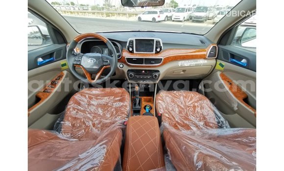 Nunua Imported Hyundai Tucson Nyeupe Gari ndani ya Import - Dubai nchini Kati Kenya Nunua Imported Hyundai Tucson Nyeupe Gari ndani ya Import - Dubai nchini Kati Kenya