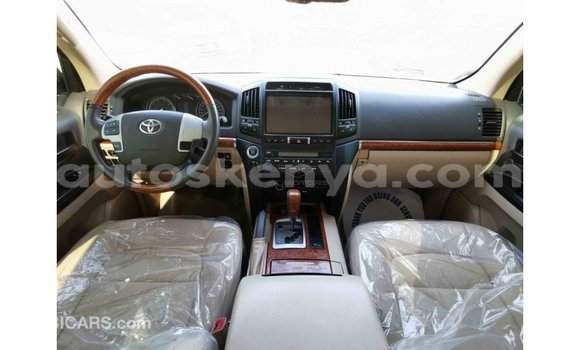 Imported Toyota Land Cruiser White Makiinaa iti Import - Dubai keessatti Central Kenya keessatti Imported Toyota Land Cruiser White Makiinaa iti Import - Dubai keessatti Central Kenya keessatti