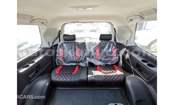 Buy Import Toyota Land Cruiser White Car in Import - Dubai in Central Kenya Buy Import Toyota Land Cruiser White Car in Import - Dubai in Central Kenya