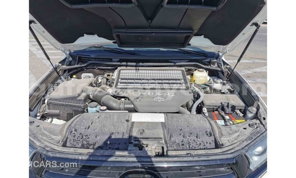 Buy Import Toyota Land Cruiser White Car in Import - Dubai in Central Kenya Buy Import Toyota Land Cruiser White Car in Import - Dubai in Central Kenya