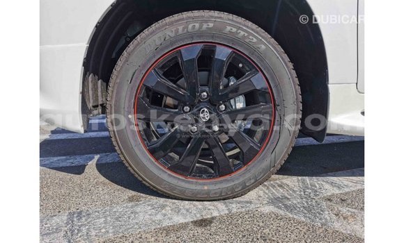 Buy Import Toyota Land Cruiser White Car in Import - Dubai in Central Kenya Buy Import Toyota Land Cruiser White Car in Import - Dubai in Central Kenya