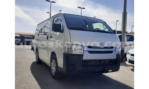 Imported Toyota Hiace White Makiinaa iti Import - Dubai keessatti Central Kenya keessatti