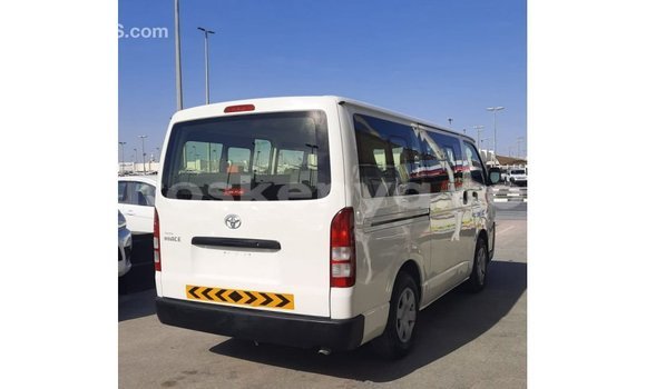 Buy Import Toyota Hiace White Car in Import - Dubai in Central Kenya Buy Import Toyota Hiace White Car in Import - Dubai in Central Kenya