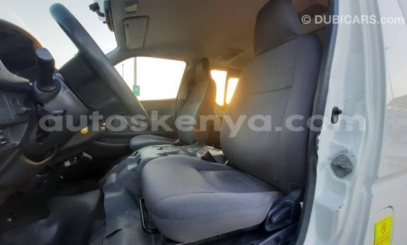 Buy Import Toyota Hiace White Car in Import - Dubai in Central Kenya Buy Import Toyota Hiace White Car in Import - Dubai in Central Kenya