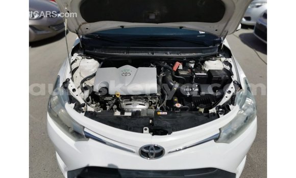 Nunua Imported Toyota Yaris Nyeupe Gari ndani ya Import - Dubai nchini Kati Kenya Nunua Imported Toyota Yaris Nyeupe Gari ndani ya Import - Dubai nchini Kati Kenya