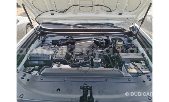 Nunua Imported Toyota Prado Nyeupe Gari ndani ya Import - Dubai nchini Kati Kenya Nunua Imported Toyota Prado Nyeupe Gari ndani ya Import - Dubai nchini Kati Kenya