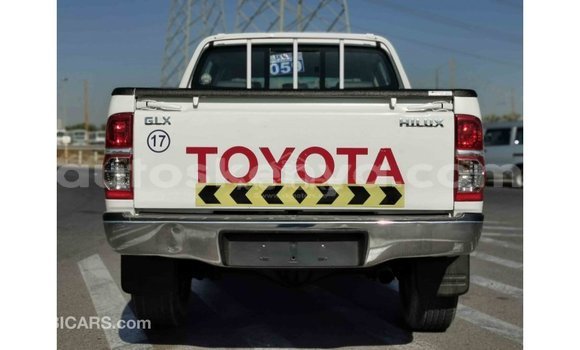 Nunua Imported Toyota Hilux Nyeupe Gari ndani ya Import - Dubai nchini Kati Kenya Nunua Imported Toyota Hilux Nyeupe Gari ndani ya Import - Dubai nchini Kati Kenya