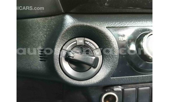 Nunua Imported Toyota Hilux Nyeupe Gari ndani ya Import - Dubai nchini Kati Kenya Nunua Imported Toyota Hilux Nyeupe Gari ndani ya Import - Dubai nchini Kati Kenya