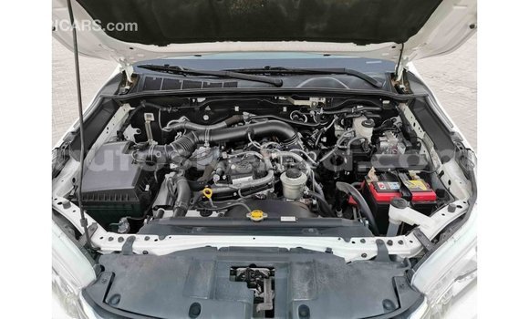 Nunua Imported Toyota Hilux Nyeupe Gari ndani ya Import - Dubai nchini Kati Kenya Nunua Imported Toyota Hilux Nyeupe Gari ndani ya Import - Dubai nchini Kati Kenya