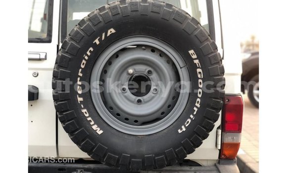 Buy Import Toyota Land Cruiser White Car in Import - Dubai in Central Kenya Buy Import Toyota Land Cruiser White Car in Import - Dubai in Central Kenya