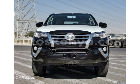 Nunua Imported Toyota Fortuner Nyeusi Gari ndani ya Import - Dubai nchini Kati Kenya Nunua Imported Toyota Fortuner Nyeusi Gari ndani ya Import - Dubai nchini Kati Kenya