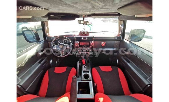 Nunua Imported Toyota FJ Cruiser Nyeusi Gari ndani ya Import - Dubai nchini Kati Kenya Nunua Imported Toyota FJ Cruiser Nyeusi Gari ndani ya Import - Dubai nchini Kati Kenya