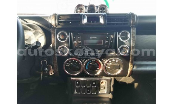 Nunua Imported Toyota FJ Cruiser Nyeusi Gari ndani ya Import - Dubai nchini Kati Kenya Nunua Imported Toyota FJ Cruiser Nyeusi Gari ndani ya Import - Dubai nchini Kati Kenya