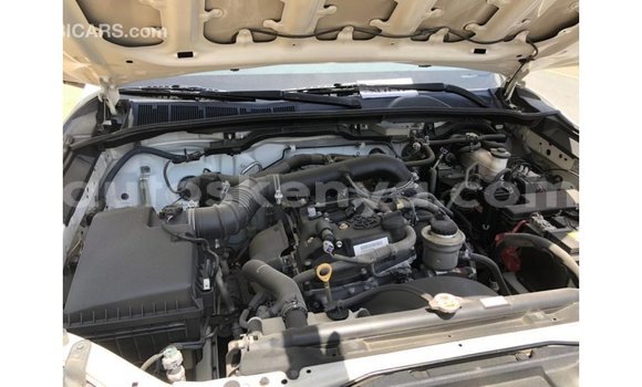 Nunua Imported Toyota Fortuner Nyeupe Gari ndani ya Import - Dubai nchini Kati Kenya Nunua Imported Toyota Fortuner Nyeupe Gari ndani ya Import - Dubai nchini Kati Kenya