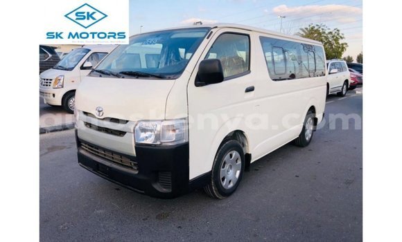 Imported Toyota Hiace White Makiinaa iti Import - Dubai keessatti Central Kenya keessatti Imported Toyota Hiace White Makiinaa iti Import - Dubai keessatti Central Kenya keessatti