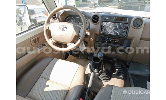 Buy Import Toyota Land Cruiser White Car in Import - Dubai in Central Kenya Buy Import Toyota Land Cruiser White Car in Import - Dubai in Central Kenya