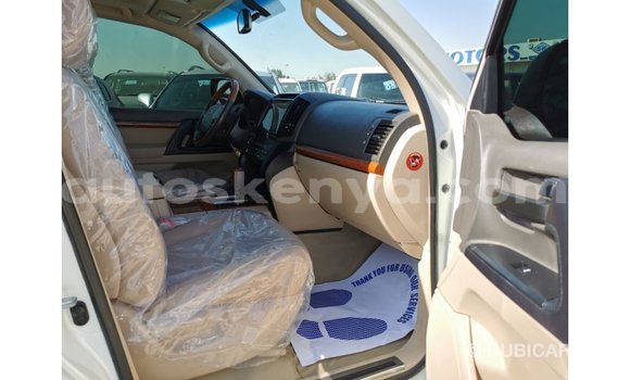 Nunua Imported Toyota Land Cruiser Nyeupe Gari ndani ya Import - Dubai nchini Kati Kenya Nunua Imported Toyota Land Cruiser Nyeupe Gari ndani ya Import - Dubai nchini Kati Kenya