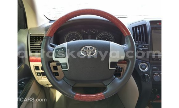 Nunua Imported Toyota Land Cruiser Nyeupe Gari ndani ya Import - Dubai nchini Kati Kenya Nunua Imported Toyota Land Cruiser Nyeupe Gari ndani ya Import - Dubai nchini Kati Kenya