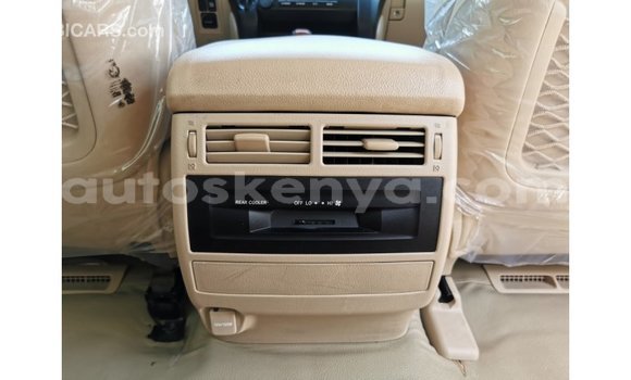Nunua Imported Toyota Land Cruiser Nyeupe Gari ndani ya Import - Dubai nchini Kati Kenya Nunua Imported Toyota Land Cruiser Nyeupe Gari ndani ya Import - Dubai nchini Kati Kenya
