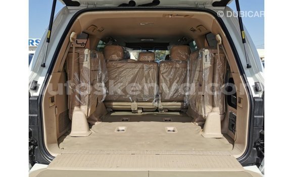 Nunua Imported Toyota Land Cruiser Nyeupe Gari ndani ya Import - Dubai nchini Kati Kenya Nunua Imported Toyota Land Cruiser Nyeupe Gari ndani ya Import - Dubai nchini Kati Kenya