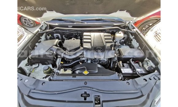 Nunua Imported Toyota Land Cruiser Nyeupe Gari ndani ya Import - Dubai nchini Kati Kenya Nunua Imported Toyota Land Cruiser Nyeupe Gari ndani ya Import - Dubai nchini Kati Kenya