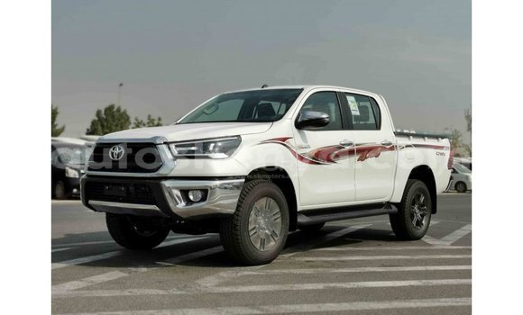 Imported Toyota Hilux White Makiinaa iti Import - Dubai keessatti Central Kenya keessatti Imported Toyota Hilux White Makiinaa iti Import - Dubai keessatti Central Kenya keessatti