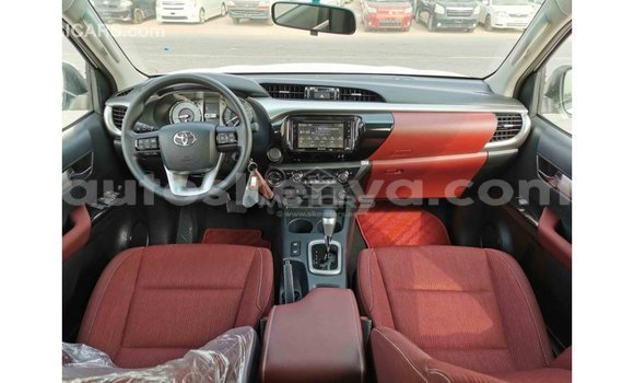 Imported Toyota Hilux White Makiinaa iti Import - Dubai keessatti Central Kenya keessatti Imported Toyota Hilux White Makiinaa iti Import - Dubai keessatti Central Kenya keessatti