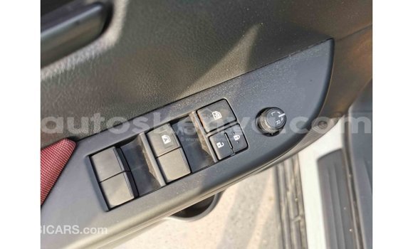 Nunua Imported Toyota Hilux Nyeupe Gari ndani ya Import - Dubai nchini Kati Kenya Nunua Imported Toyota Hilux Nyeupe Gari ndani ya Import - Dubai nchini Kati Kenya