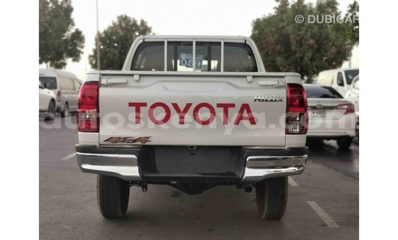 Imported Toyota Hilux White Makiinaa iti Import - Dubai keessatti Central Kenya keessatti Imported Toyota Hilux White Makiinaa iti Import - Dubai keessatti Central Kenya keessatti