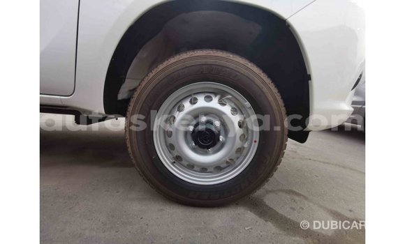 Imported Toyota Hilux White Makiinaa iti Import - Dubai keessatti Central Kenya keessatti Imported Toyota Hilux White Makiinaa iti Import - Dubai keessatti Central Kenya keessatti