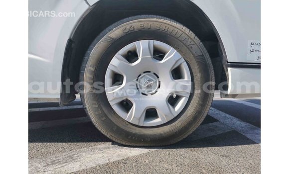 Buy Import Toyota Hiace White Car in Import - Dubai in Central Kenya Buy Import Toyota Hiace White Car in Import - Dubai in Central Kenya