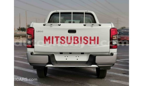 Nunua Imported Mitsubishi L200 Nyeupe Gari ndani ya Import - Dubai nchini Kati Kenya Nunua Imported Mitsubishi L200 Nyeupe Gari ndani ya Import - Dubai nchini Kati Kenya