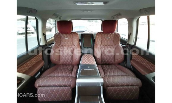 Nunua Imported Toyota Land Cruiser Nyeusi Gari ndani ya Import - Dubai nchini Kati Kenya Nunua Imported Toyota Land Cruiser Nyeusi Gari ndani ya Import - Dubai nchini Kati Kenya