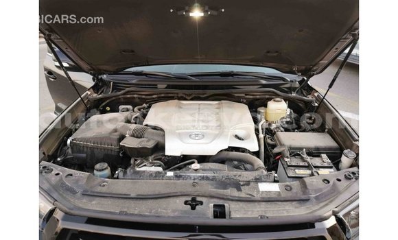 Nunua Imported Toyota Land Cruiser Nyeusi Gari ndani ya Import - Dubai nchini Kati Kenya Nunua Imported Toyota Land Cruiser Nyeusi Gari ndani ya Import - Dubai nchini Kati Kenya