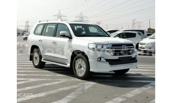 Buy Import Toyota Land Cruiser White Car in Import - Dubai in Central Kenya Buy Import Toyota Land Cruiser White Car in Import - Dubai in Central Kenya