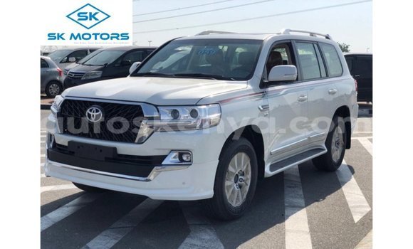 Nunua Imported Toyota Land Cruiser Nyeupe Gari ndani ya Import - Dubai nchini Kati Kenya Nunua Imported Toyota Land Cruiser Nyeupe Gari ndani ya Import - Dubai nchini Kati Kenya