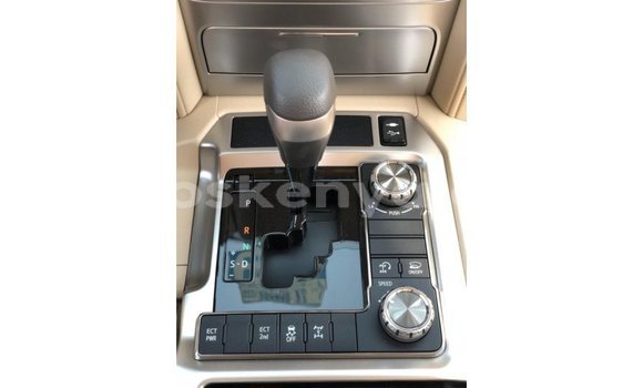 Nunua Imported Toyota Land Cruiser Nyeupe Gari ndani ya Import - Dubai nchini Kati Kenya Nunua Imported Toyota Land Cruiser Nyeupe Gari ndani ya Import - Dubai nchini Kati Kenya