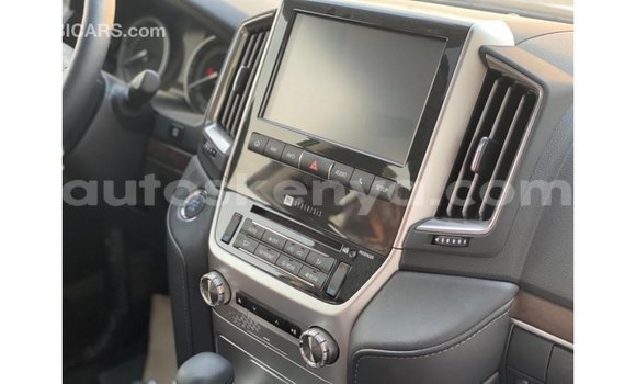 Nunua Imported Toyota Land Cruiser Nyeupe Gari ndani ya Import - Dubai nchini Kati Kenya Nunua Imported Toyota Land Cruiser Nyeupe Gari ndani ya Import - Dubai nchini Kati Kenya