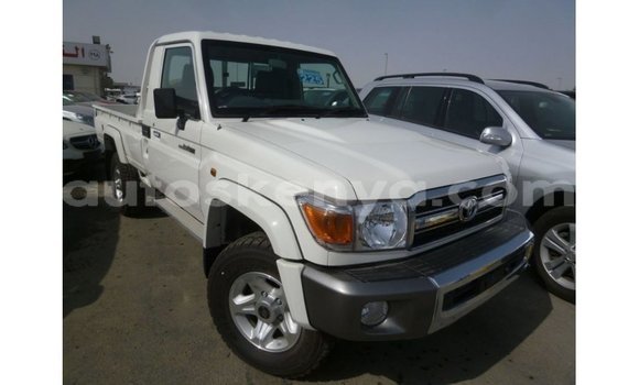 Imported Toyota Land Cruiser White Makiinaa iti Import - Dubai keessatti Central Kenya keessatti Imported Toyota Land Cruiser White Makiinaa iti Import - Dubai keessatti Central Kenya keessatti