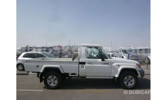 Buy Import Toyota Land Cruiser White Car in Import - Dubai in Central Kenya Buy Import Toyota Land Cruiser White Car in Import - Dubai in Central Kenya