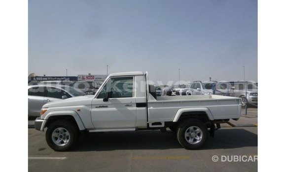 Buy Import Toyota Land Cruiser White Car in Import - Dubai in Central Kenya Buy Import Toyota Land Cruiser White Car in Import - Dubai in Central Kenya