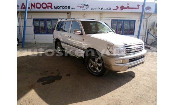 Imported Toyota Land Cruiser White Makiinaa iti Import - Dubai keessatti Central Kenya keessatti