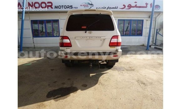 Imported Toyota Land Cruiser White Makiinaa iti Import - Dubai keessatti Central Kenya keessatti Imported Toyota Land Cruiser White Makiinaa iti Import - Dubai keessatti Central Kenya keessatti